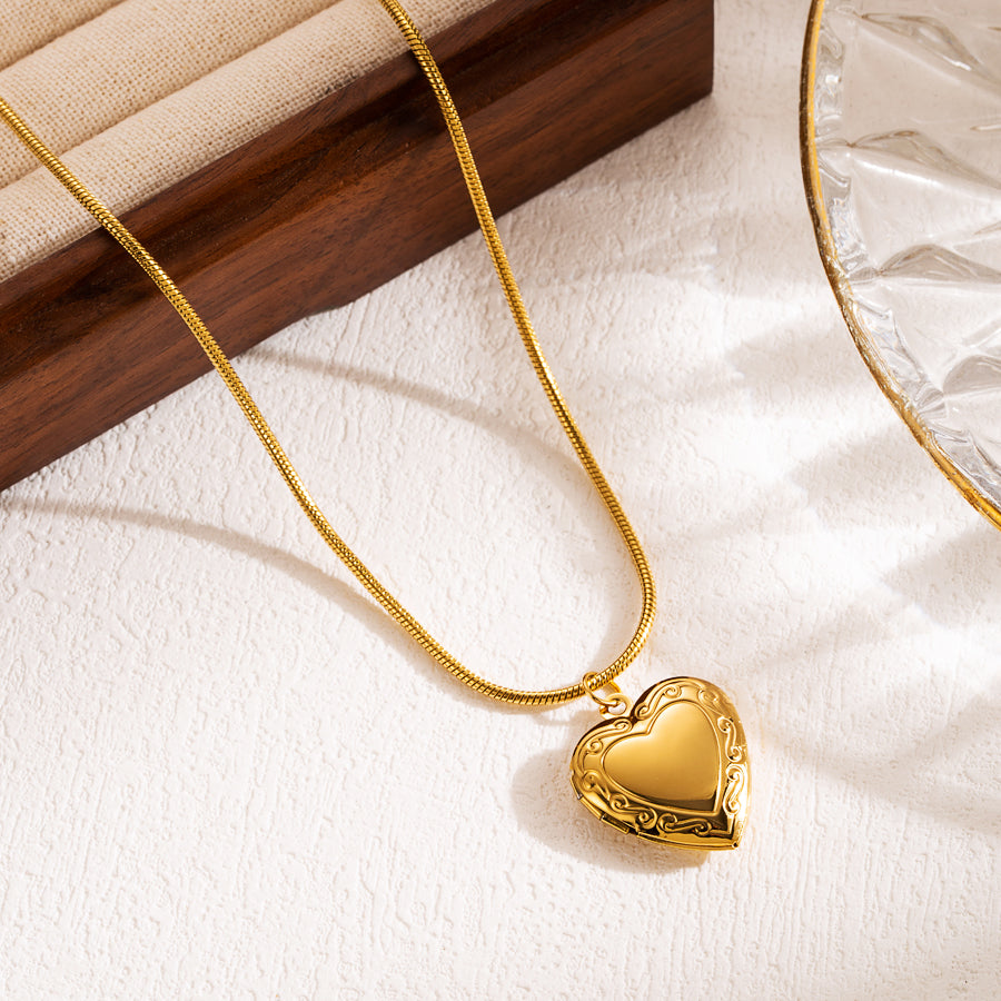 Modern square heart shape shell 18k gold plated pendant necklace