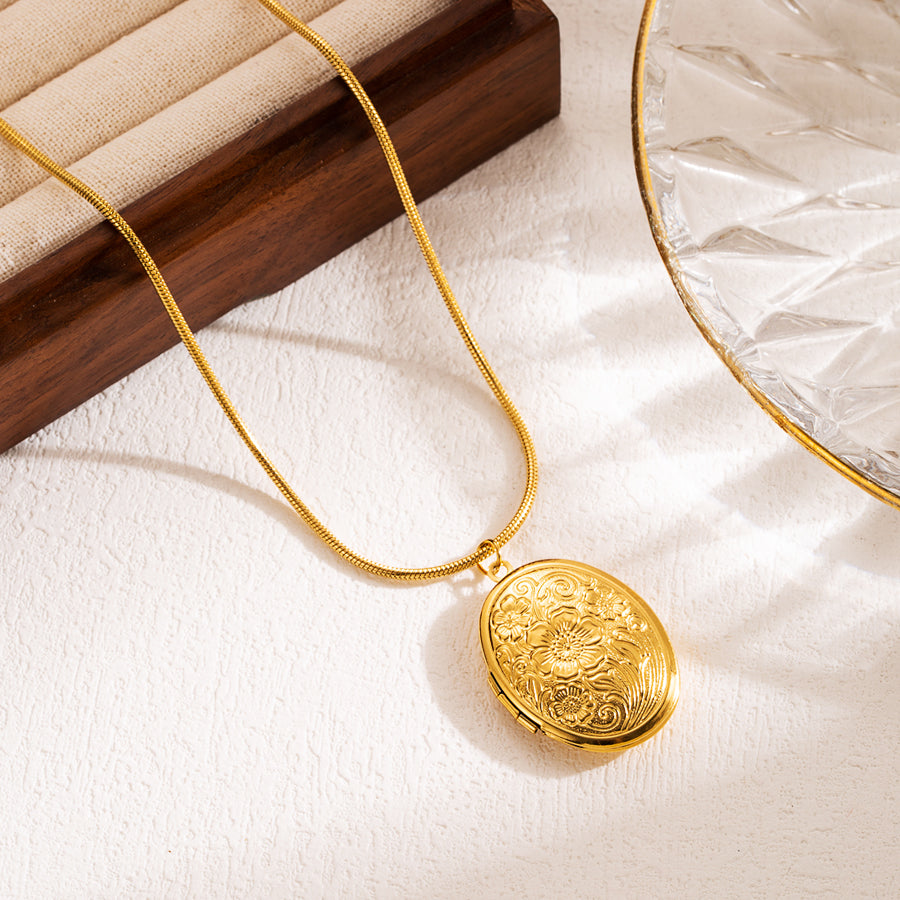 Modern square heart shape shell 18k gold plated pendant necklace