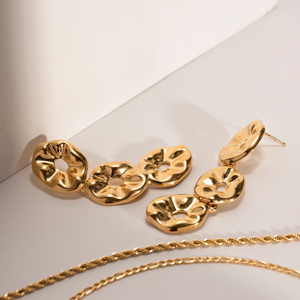 elegant o-shape plating pleated 18k gold plated