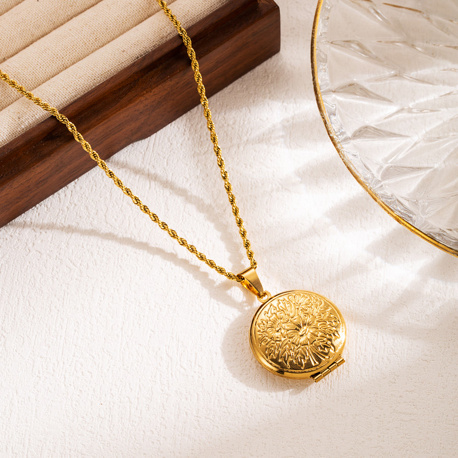 Modern square heart shape shell 18k gold plated pendant necklace